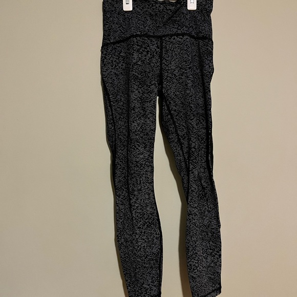 Lululemon pants - perfect condition - Picture 2 of 5